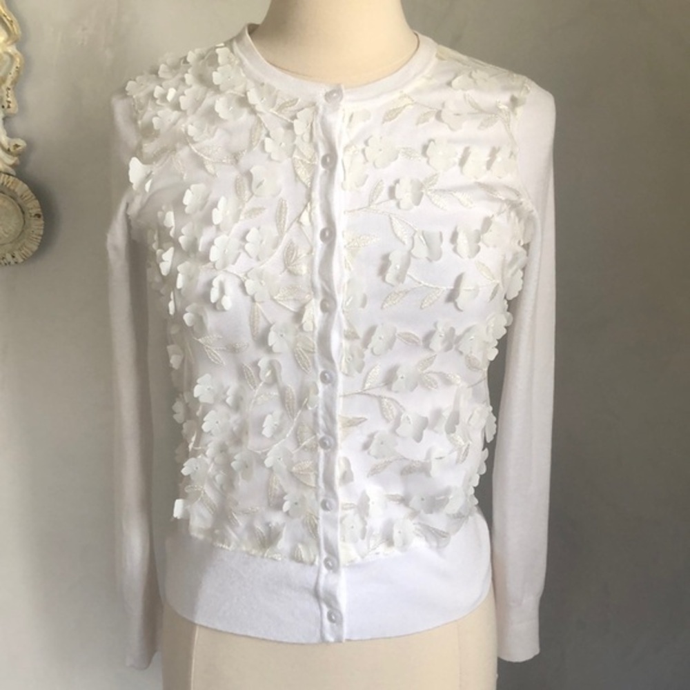 Charter Club White Cardigan w/Floral Appliqué & button front closure Size SP